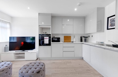 South Ruislip Apartment | 360 HA4 StMartins 10 - St Martins 2 Bedroom & 1 Bathroom Apt. 10 - Ruislip