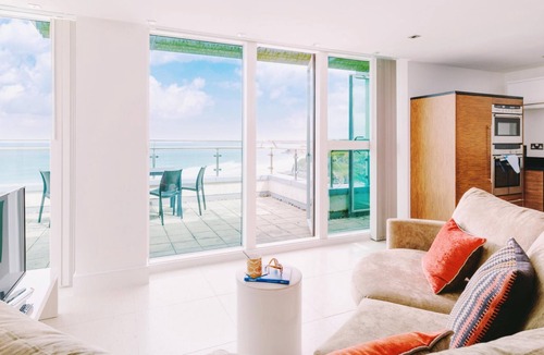Newquay City Centre Apartment | 37 Rocklands-Stunning penthouse with private terrace, spectacular views, lift and secure parking