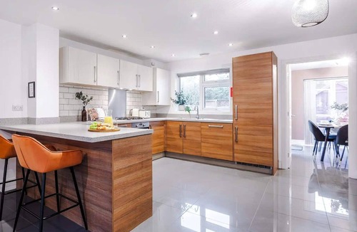 Hanley House | 3BDR Terracotta House | Free Parking and Garden
