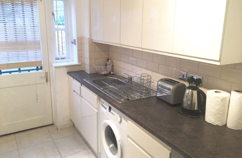 Docklands House | 3BR House Near London Excel, Sleeps 6. Fast Wifi Great Location. Ideal 4 Groups