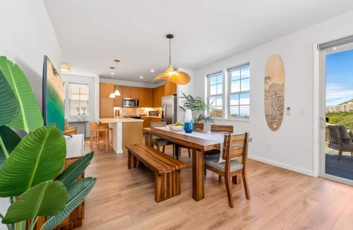 Makaha Valley House | 4 Bdrm, Near Beach, Pool/Spa, Gym, BBQ, Free Prkng