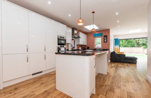 Sidcup House | 4 Bed house + Parking, 5 mins Sidcup Station - Pass the Keys