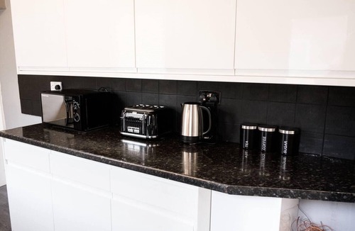 Burslem House | 4 Bed House, Sleeps 9, Free Parking