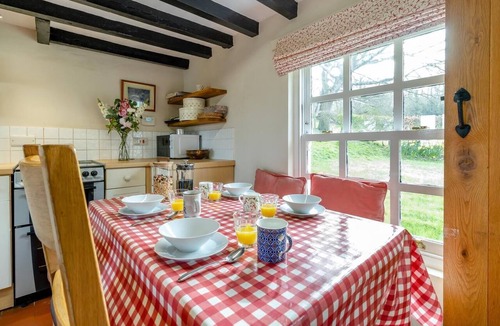 Llansantffraid-ym-Mechain Cottage | 4 Bed in Llansantffraid (oc-g38212)