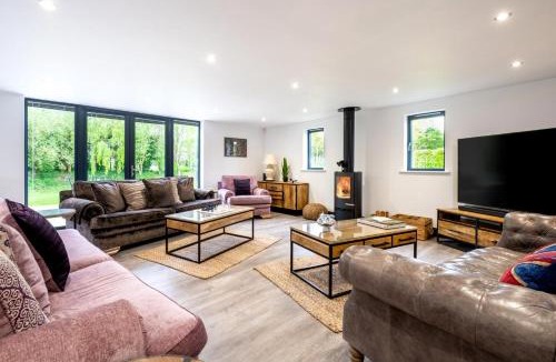 Haverhill House | 4 Bed in Steeple Bumpstead oc-hatch