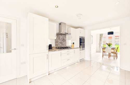 Edwalton House | 4 Bed Modern Spacious House | Parking x3 | EV Charger