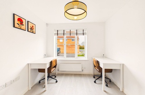 Edwalton House | 4 Bed Modern Spacious House | Parking x3 | EV Charger