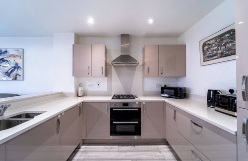 Bicester House | 4 Bed Town House, 10 min walk to Bicester Village - Pass the Keys