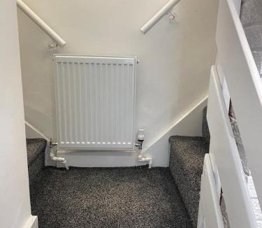 Crewe House | 4 Bedroom 4 bathroom Habour place in Crewe by M&R Serviced Home, Perfect for Contractors & Business, FREE Off road Parking- Sleeps 8