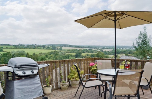 Sutton-in-Ashfield Cottage | 4 bedroom accommodation in Huthwaite, near Sutton-in-Ashfield