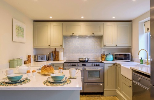 New Forest District Cottage | 4 bedroom accommodation in Woodgreen, near Fordingbridge