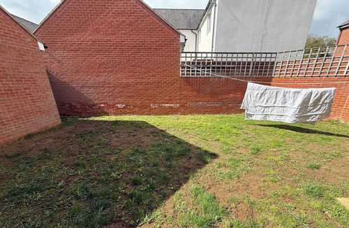 Aylesbury House | 4 Bedroom house Sleeps 8 - Free Parking - Garden