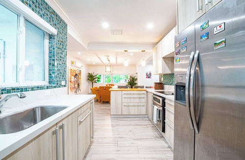Westward Villas Subdivision House | 4-bedroom House with private Pool - walking distance to Baha Mar and Beach