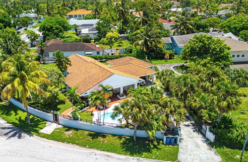 Westward Villas Subdivision House | 4-bedroom House with private Pool - walking distance to Baha Mar and Beach
