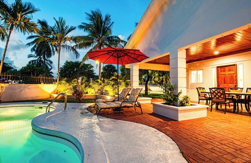 Westward Villas Subdivision House | 4-bedroom House with private Pool - walking distance to Baha Mar and Beach