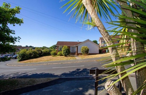 Nettlestone Cottage | 48 Solent View Road - a bungalow that sleeps 5 guests in 3 bedrooms