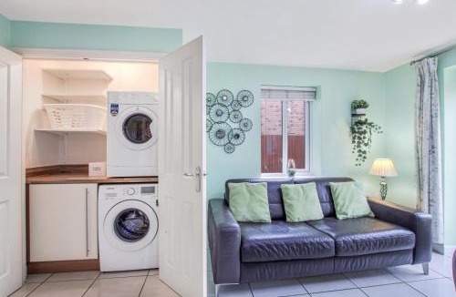 Bedford House | 4Bed 3 Bath Home I Sleeps 7-9 I Family & Contractors I Parking