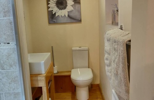 St Neots House | 4BR & 4 Bathroom Cottage Parking Garden Near St Neots