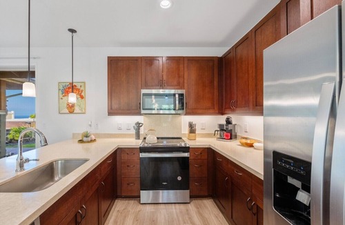 Makaha Valley House | 4BR, Near Beach, Pool/Spa, Gym, Free Parking, BBQ