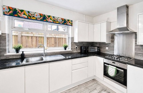 Wolverhampton House | 5-Bed | 3 Bath | Perfect for Groups & Contractors