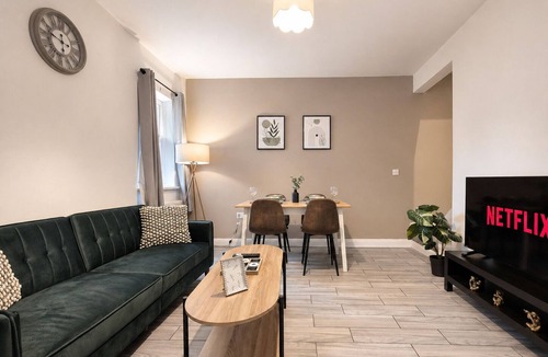 Wolverhampton House | 5-Bed | 3 Bath | Perfect for Groups & Contractors