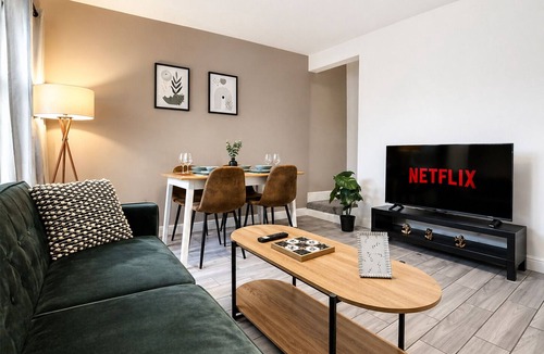 Wolverhampton House | 5-Bed | 3 Bath | Perfect for Groups & Contractors