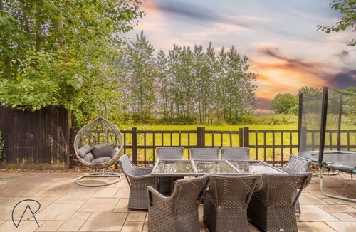 Bray on Thames House | 5 Bed Barn Conversion in Dorney - By Tempstay