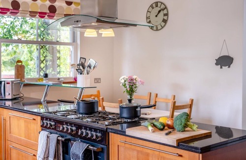 New Forest District Cottage | 5 Bed in Blashford (oc-b32253)