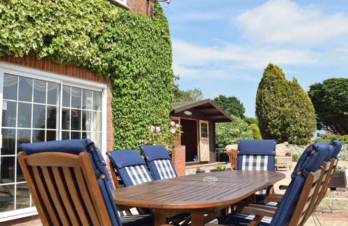 Harvington Cottage | 5 bedroom accommodation in Abbots Salford, near Stratford-upon-Avon