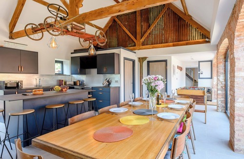 Huntley Cottage | 5 bedroom accommodation in Huntley