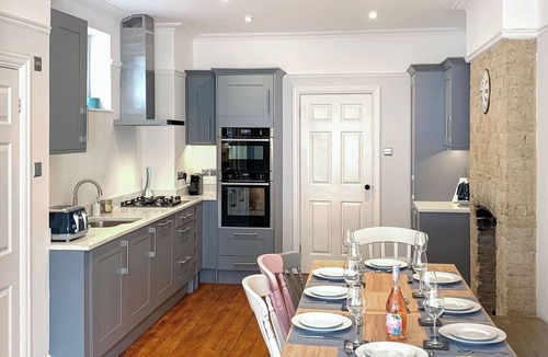 Westbrook Cottage | 5 bedroom accommodation in Westbrook, near Margate