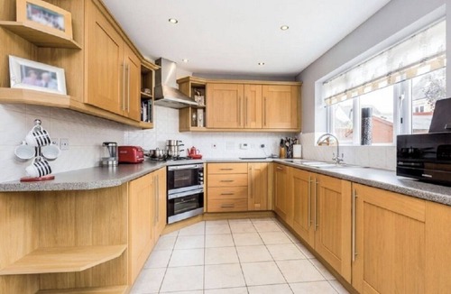 Newcastle-Under-Lyme House | 5 BEDROOM/4 BATHROOM MODERN DETACHED HOUSE