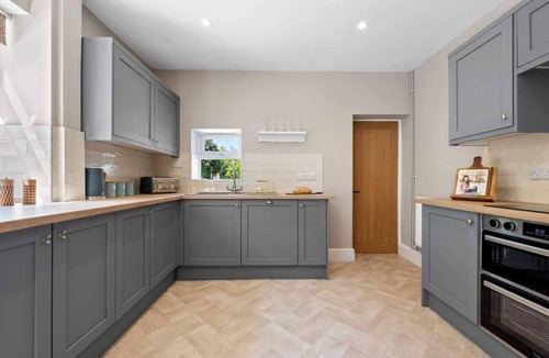 Gloucester House | 5-BR Luxe Manor, Games Room, w/Parking, Sleeps 12