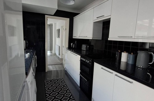 Stanground House | 5 double bedrooms in centre of Stanground