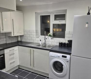 Tea Green Apartment | 5 min from airport, luxury 2 bed apartment