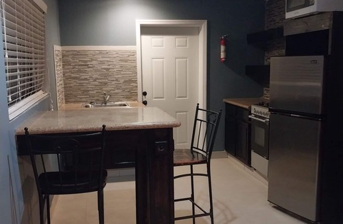 Farmer's Hill Apartment | 5 mins away from public beach and 3 min from grocery store!