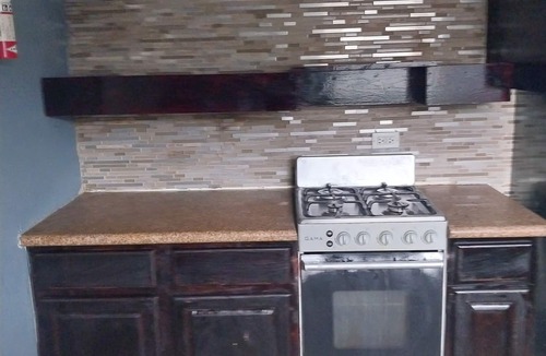 Farmer's Hill Apartment | 5 mins away from public beach and 3 min from grocery store!