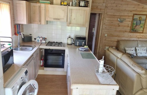 Milford on Sea Cabin | 5* Shorefield Park - Fantastic 3 Bed Lodge (Sleeps 6) - Private WIFI