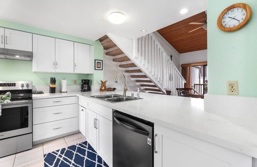 Kahaluu-Keauhou Condo | 5-STAR KONA COAST RESORT 2 bedr/2 bath Top Floor, AC, Unit#8-204!