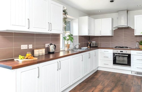 Stoke-on-Trent Apartment | 5BDR Stoke-on-Trent | Patio | Sleeps 10