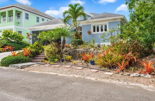 Westwind House | 5min Walk from Love Beach A Spacious Home in Nassau