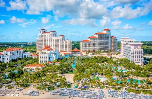 Westward Villas Subdivision Villa | 5Min Walk To BEACH/Cozy Townhouse #2 Near BAHA MAR