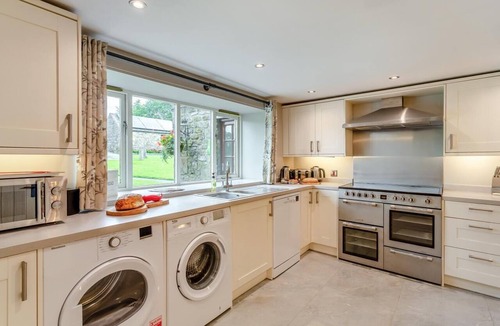 Fence Cottage | 6 Bed in Tosside Near Settle (oc-ds102)