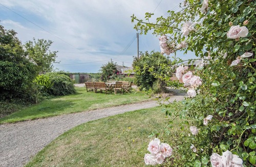Eaton Mascott Cottage | 6 bedroom accommodation in Attingham Park, near Shrewsbury
