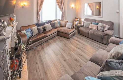Blackpool Town Center Cottage | 6 bedroom accommodation in Blackpool