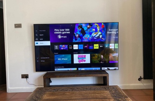 Ascot Villa | 6 Bedroom Bungalow Ascot Racecourse LegoLand Windsor Castle 75" TV