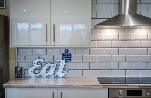 Aylesbury House | 6-Bedroom Family Haven with Garden in Aylesbury