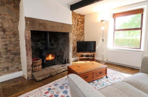 Clayton le Dale House | 6 Hazel Moor