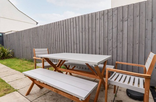 Newquay City Centre Cottage | 6 OCEAN HEIGHTS, pet friendly, country holiday cottage in Newquay