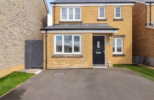 Crynant Cottage | 69 FFORDD Y MEILLION, pet friendly, with a garden in Llanelli